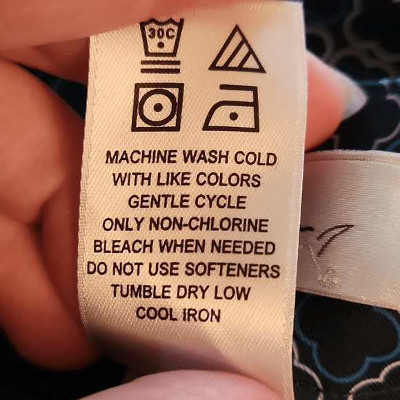 Greg Norman Woman's Geometric on Blue Golf Shorts Size 8 (3055) - Picture 6 of 7